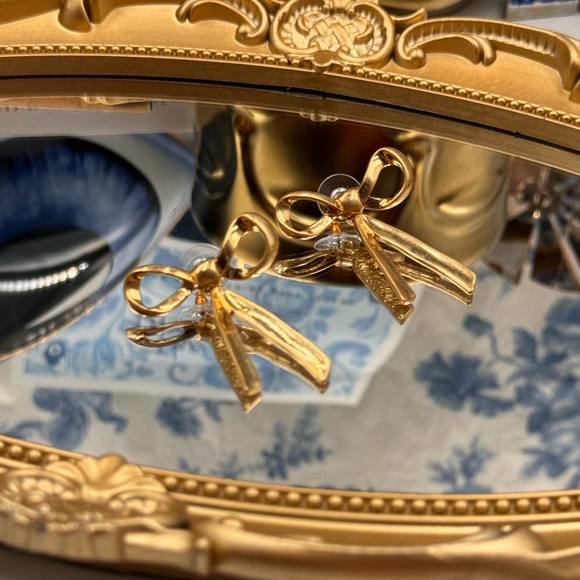 🆕 OSCAR DE LA RENTA 🧿 NWOT Runway Gold Bow Earrings - Picture 9 of 15